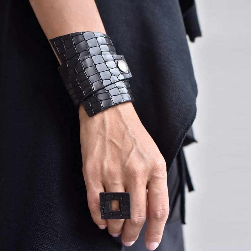 LA ROMANA Leather Mens Womens Cuff Bracelets Designer Wrap Wristbands –  Fathom Bracelets